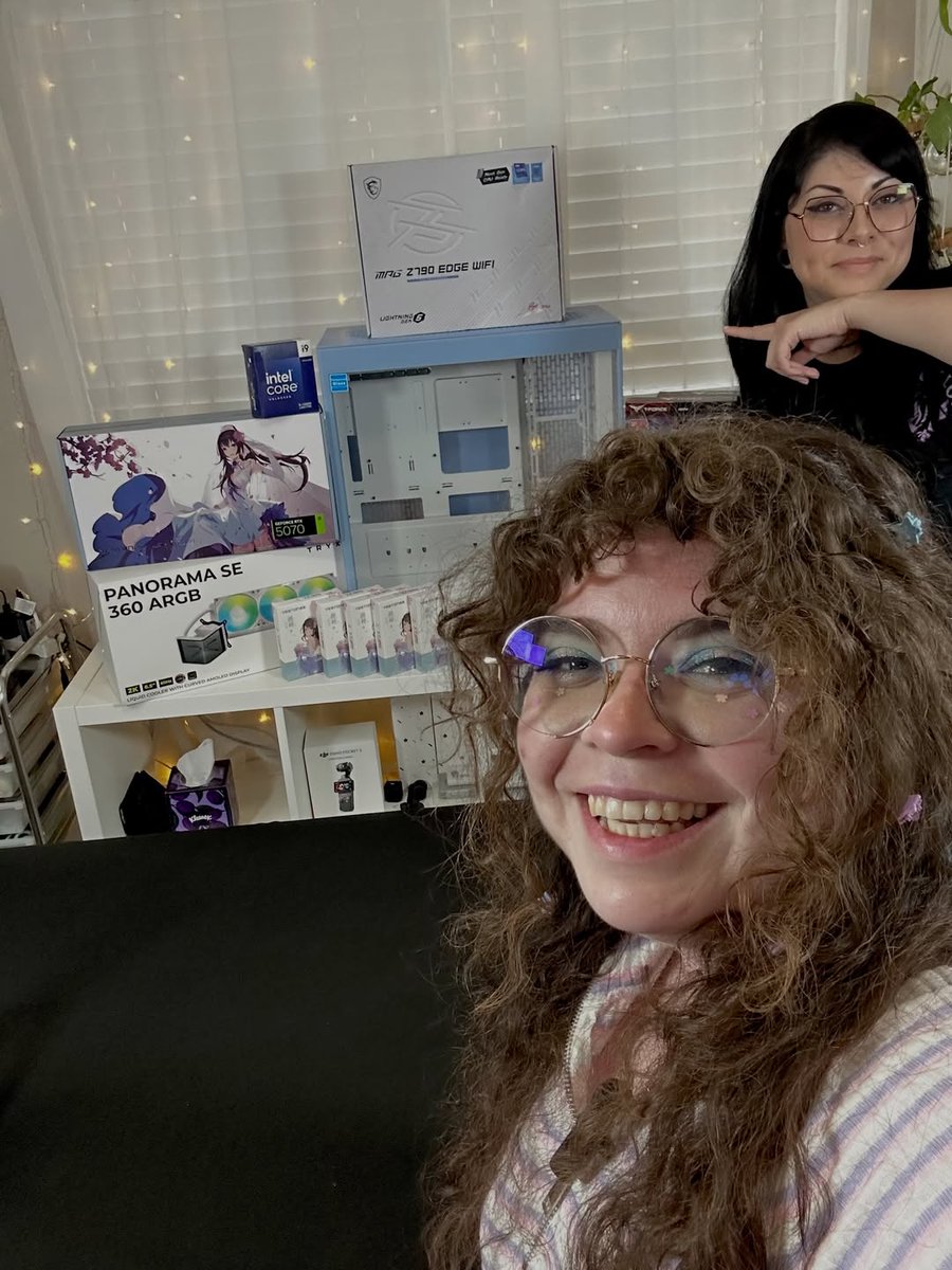 YestonOfficial's tweet photo. There's something unmistakably joyful about this photo — the kind of happiness that radiates from @kiwisnstars as she receives her graphics card, now complete with a gorgeous hydrangea-colored PC powered by the Yeston Sakura 5070. Truly appreciate the share!
.
#yeston #graphicscard #gpu #hardware #pcgaming #pcbuild #sakura #sakuragpu #pcupdates