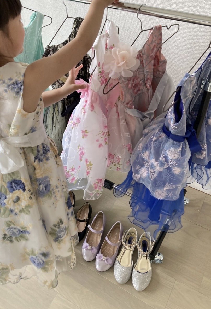 kyokomelody0731's tweet photo. 来月の発表会に向けて
希望される生徒さんには教室の
レンタルドレスをお貸ししてます👗

ドレス選びの時のワクワクの表情が
みんな可愛い😍 https://t.co/VM6U4P2YlS