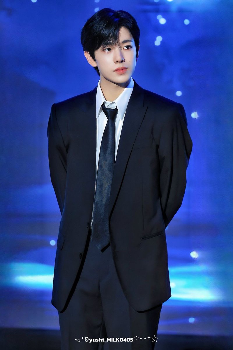 45iingm's tweet photo. 정장핏시발… https://t.co/BhW1ZOuwk0