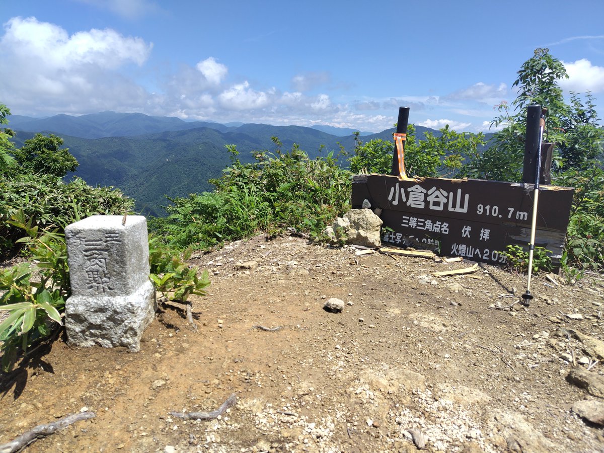 Gozaisho1212's tweet photo. 加越国境の　#大内峠　から　#火燈山　#小倉谷山　と歩きましたぁ🎵☀、日本海が彼方に見えましたぁ🎵☀ https://t.co/RTN7fh1cFk
