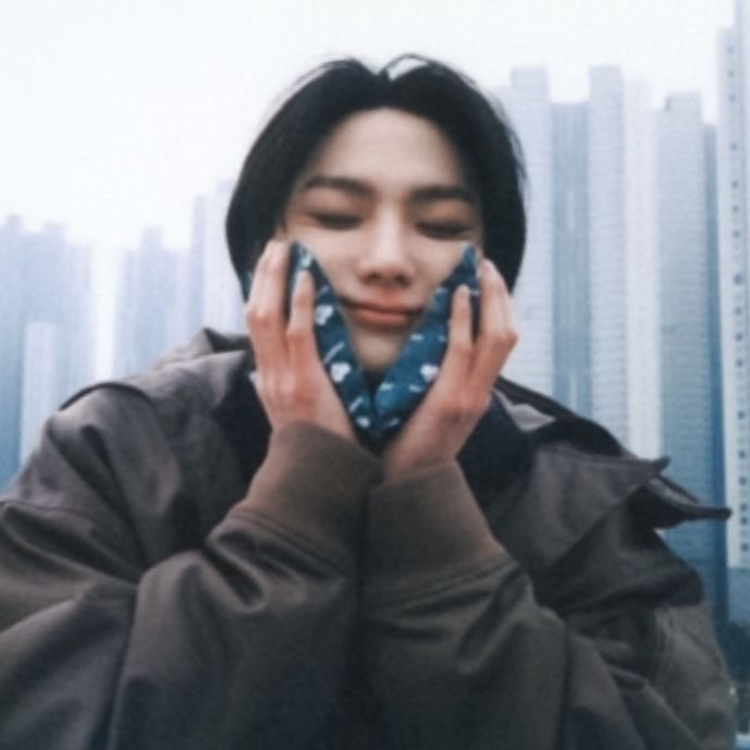 myoong383983's tweet photo. 핑머 성호 보다가 데뷔초 보니까 전생인데 https://t.co/VduLLbi7hw