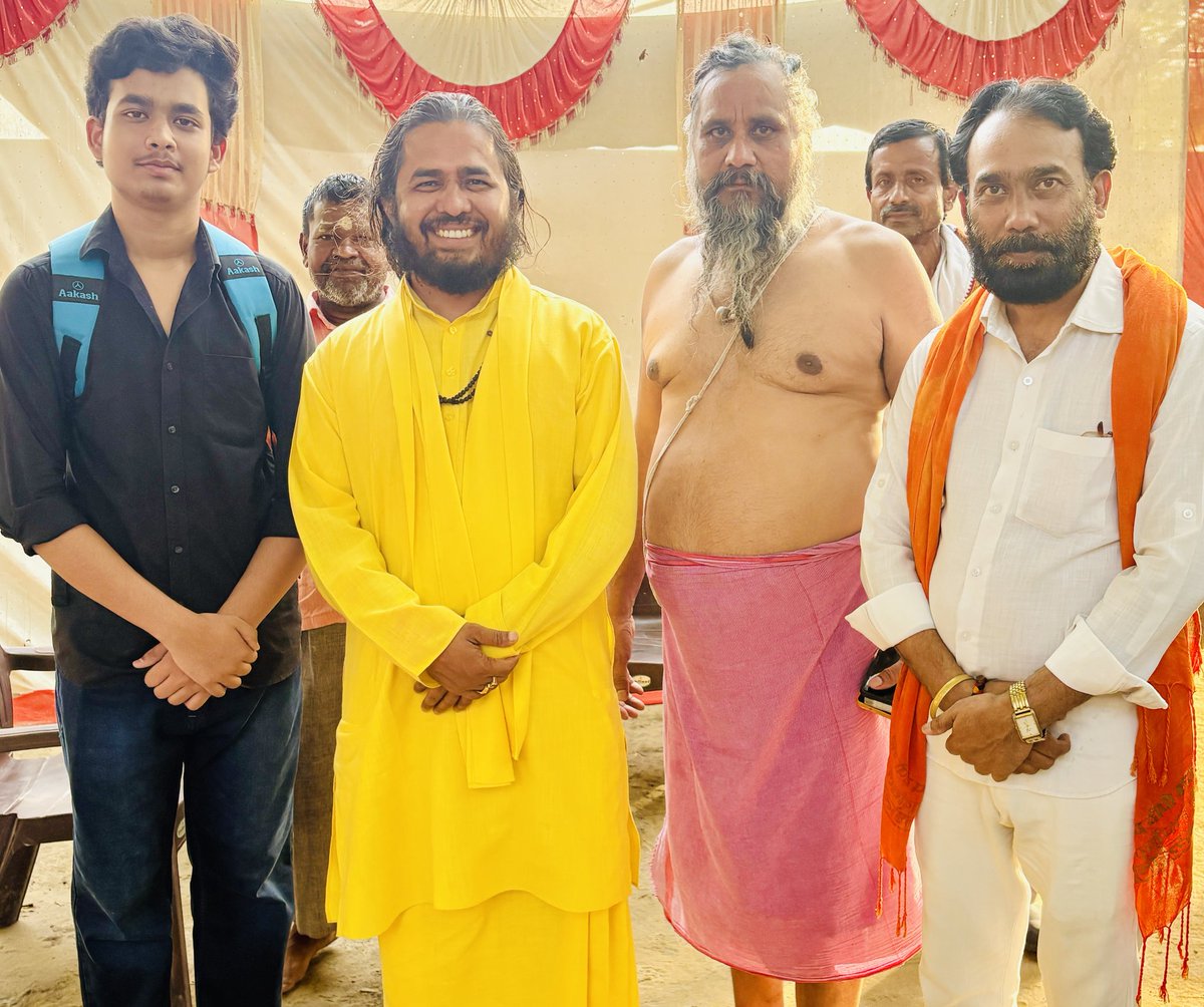 DadhiRay's tweet photo. हर हर महादेव,,,कुछ पल जगतगुरु सतुआ  बाबा जी के साथ रामनगर वाराणसी में https://t.co/ndSMxOX00A