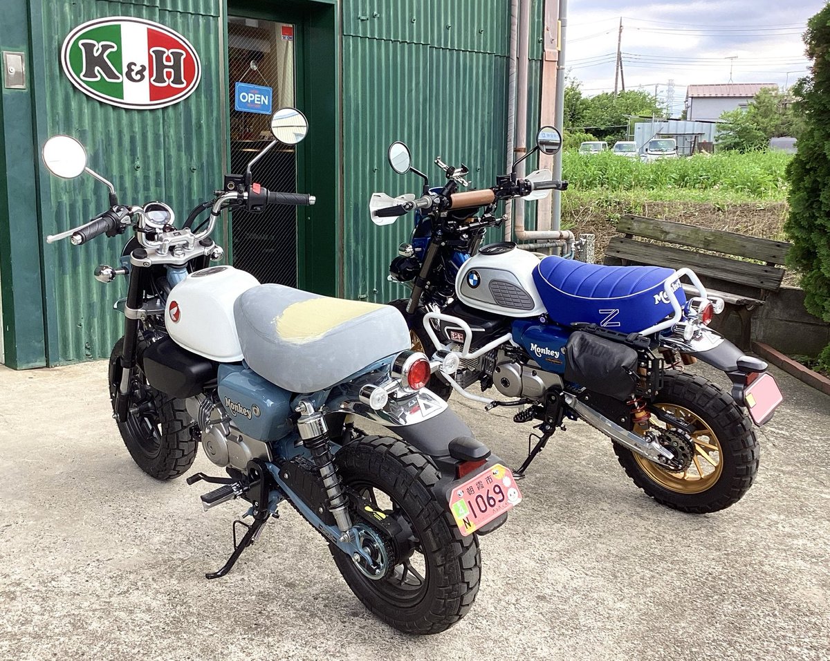モンキー125 のシート完成をお待ちのお客様がご来店！ こちらGSの弊社 