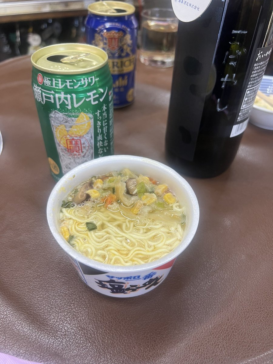 churasanta_'s tweet photo. 福岡集合！
初っ端から2軒にフラれたものの飲み旅スタート！
10,13は博多、11,12は小倉でひたすら飲んでるので乾杯できる方よろしくお願いします！ https://t.co/7qnyxzlWf3