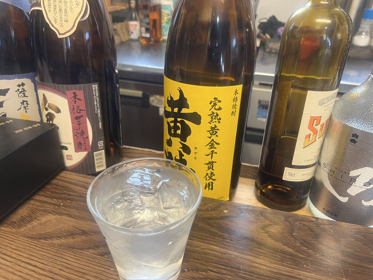 churasanta_'s tweet photo. 福岡集合！
初っ端から2軒にフラれたものの飲み旅スタート！
10,13は博多、11,12は小倉でひたすら飲んでるので乾杯できる方よろしくお願いします！ https://t.co/7qnyxzlWf3