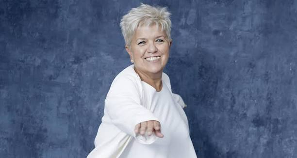 NewsTVReal's tweet photo. Lors de sa présence sur le plateau de TBT9 le mercredi 10 juin 2026, Philippe Corti a sévèrement reproché l'attitude de Mimie Mathy envers les membres de l'équipe de tournage. 

« J'ai des trucs qui me reviennent et je trouve qu'il ne faut pas être gentil avec les petites gens quand on est... » C'est trop facile d'engueuler des assistants. C'est un truc qui me gêne. » a t-il déclaré sans rentrer dans les détails.

Un message qui ternit un peu plus l'image de la comédienne, déjà visée par d'autres témoignages pas très louables.