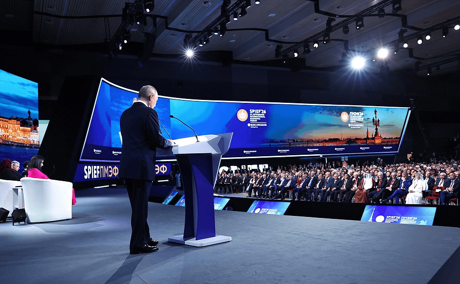 RADcreate's tweet photo. President Putin's presentation at the Plenary session of the St Petersburg International Economic Forum (SPIEF), plus presentations of Uzbekistan, Tanzania, China https://t.co/lahREMlR32 https://t.co/eUYyZYA0Oc