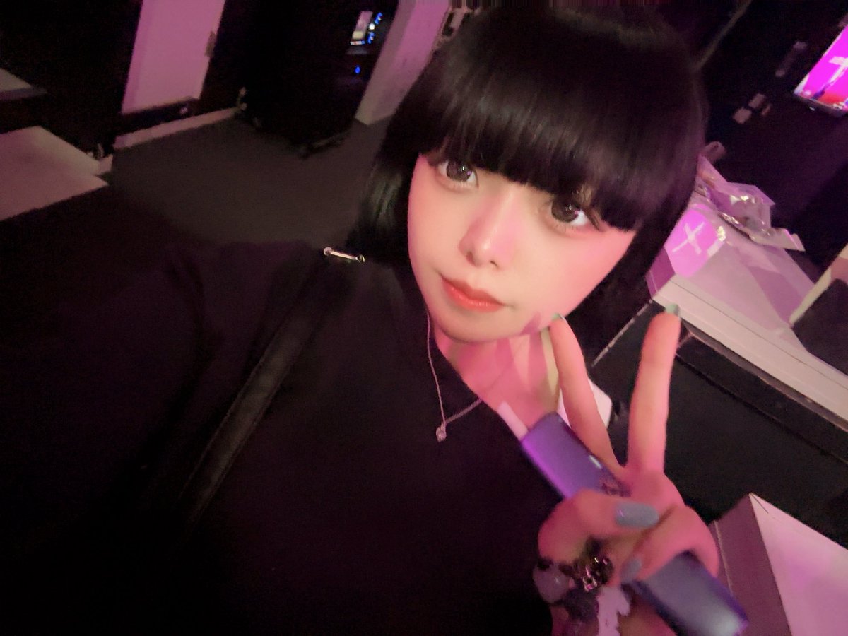 k__02_23__k's tweet photo. ヤクルト応援するモチベ無いけどジャバウォック来ちゃたよん⛱️

なすちゃんがつば九郎書いてくれてた🥺可愛い🥺💖💖💖💖 https://t.co/6fxMDBjoda