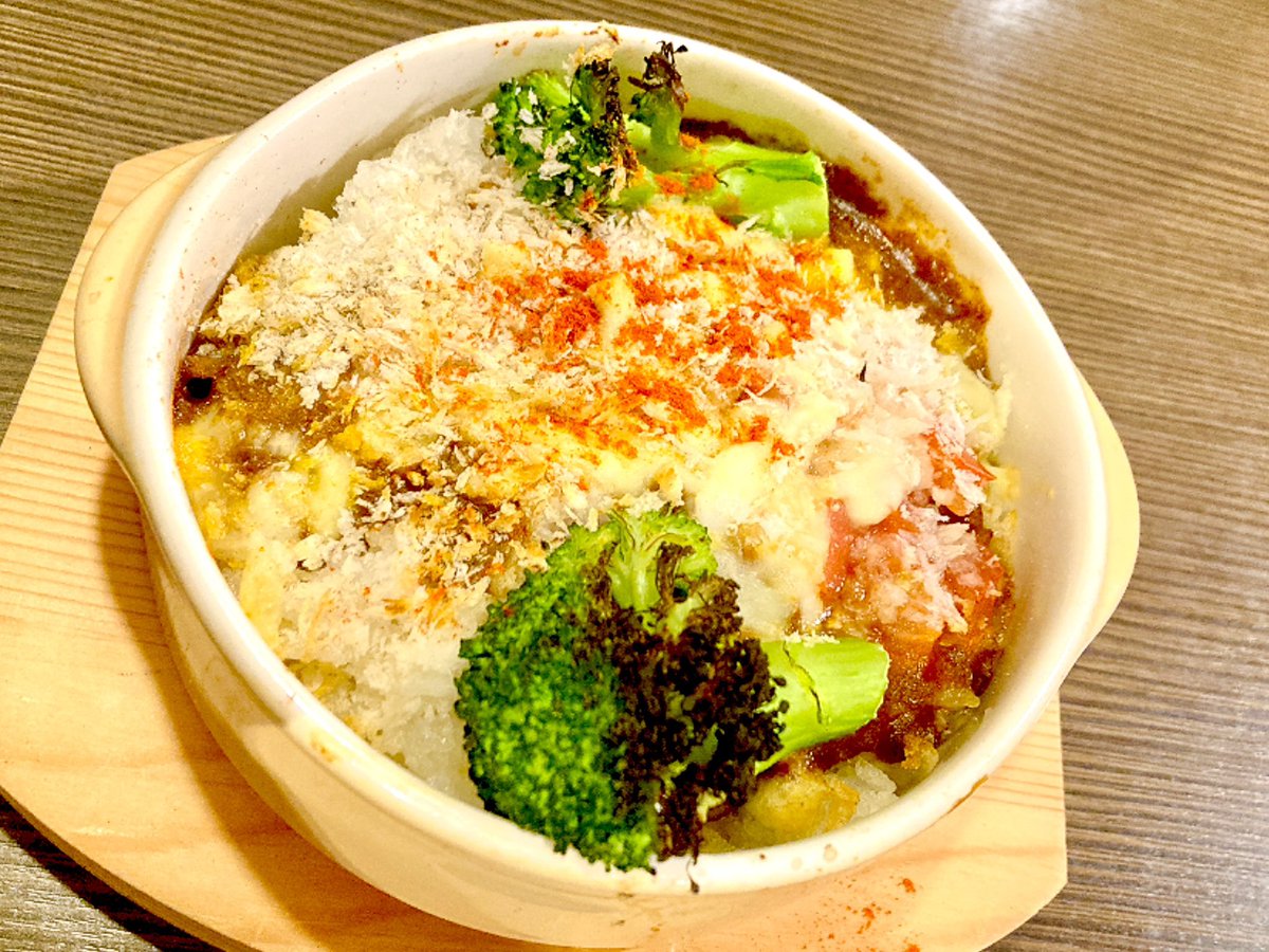 SOnechildren's tweet photo. お疲れ様です😊
友達とランチにドンキへ🎵

増量中で金欠のため焼きカレーにした🍛
ほんとはハンバーグ食べたかったー💧

太るのってお金かかるんよね🤣
何事も持久力大事✨ https://t.co/n54i17t4LZ