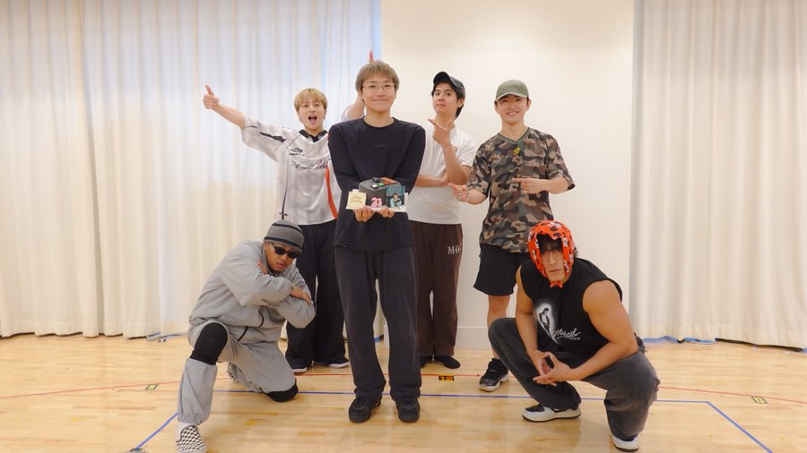 WayGenerations's tweet photo. Hayato's birthday is coming up!✨
Even though it was a few days early, he was able to celebrate with the other members. I hope he had a good day🥰

#GENERATIONS @generationsfext
#EXILETRIBE #Dreamers #Jpop #Japaneseidol https://t.co/mt3S2q8qlx