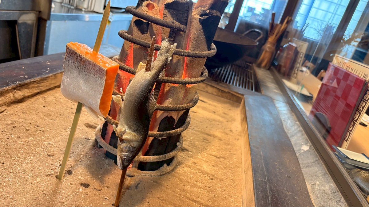 ojamap's tweet photo. 【原始焼き酒場 さくら井｜北斗市七重浜】

炭火でじっくり焼き上げる“原始焼き”が楽しめる居酒屋🔥✨
素材の旨みを存分に味わえる一品を提供しています♪
香ばしいかつおの藁焼きや約50種類の日本酒も魅力です🍶

『北斗市七重浜におじゃマップ』はコチラ👇
https://t.co/ugKL3vn2Dn

#NCV #函館 https://t.co/8LG7XUpD2y
