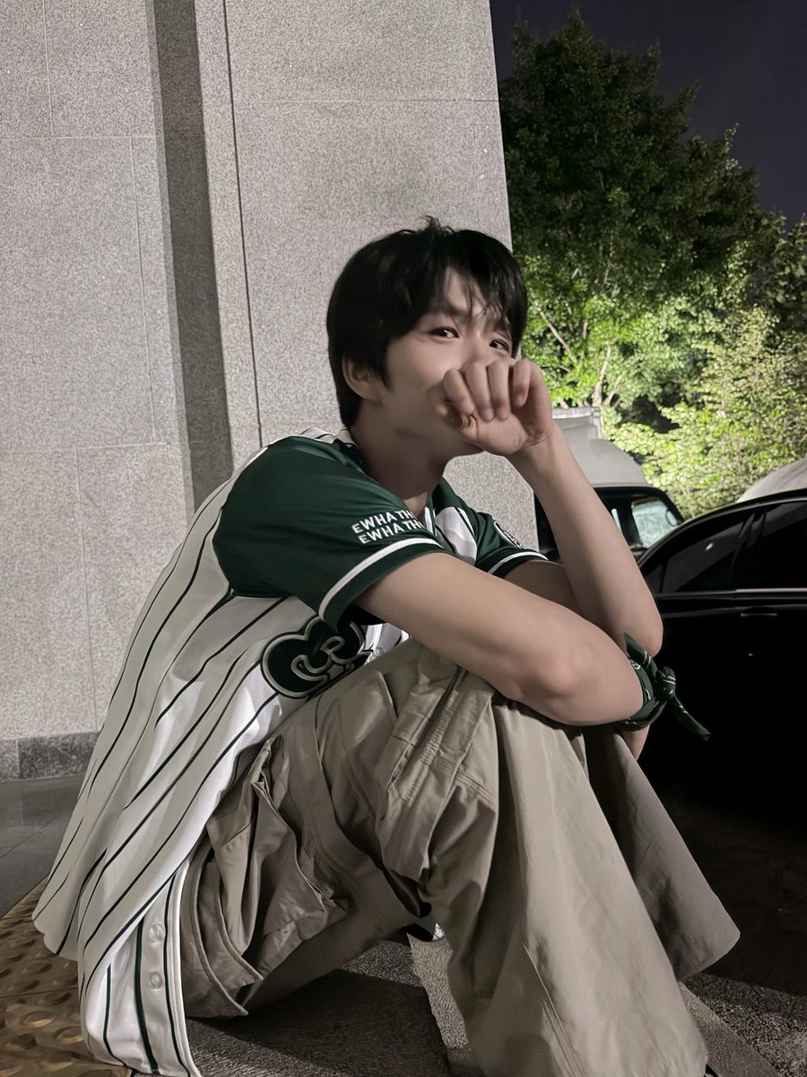 윤 tweet media