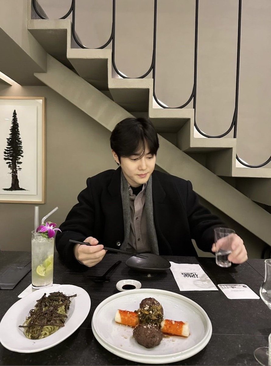 xunaxx_15's tweet photo. 배고프다........... https://t.co/PCYXRebx8V
