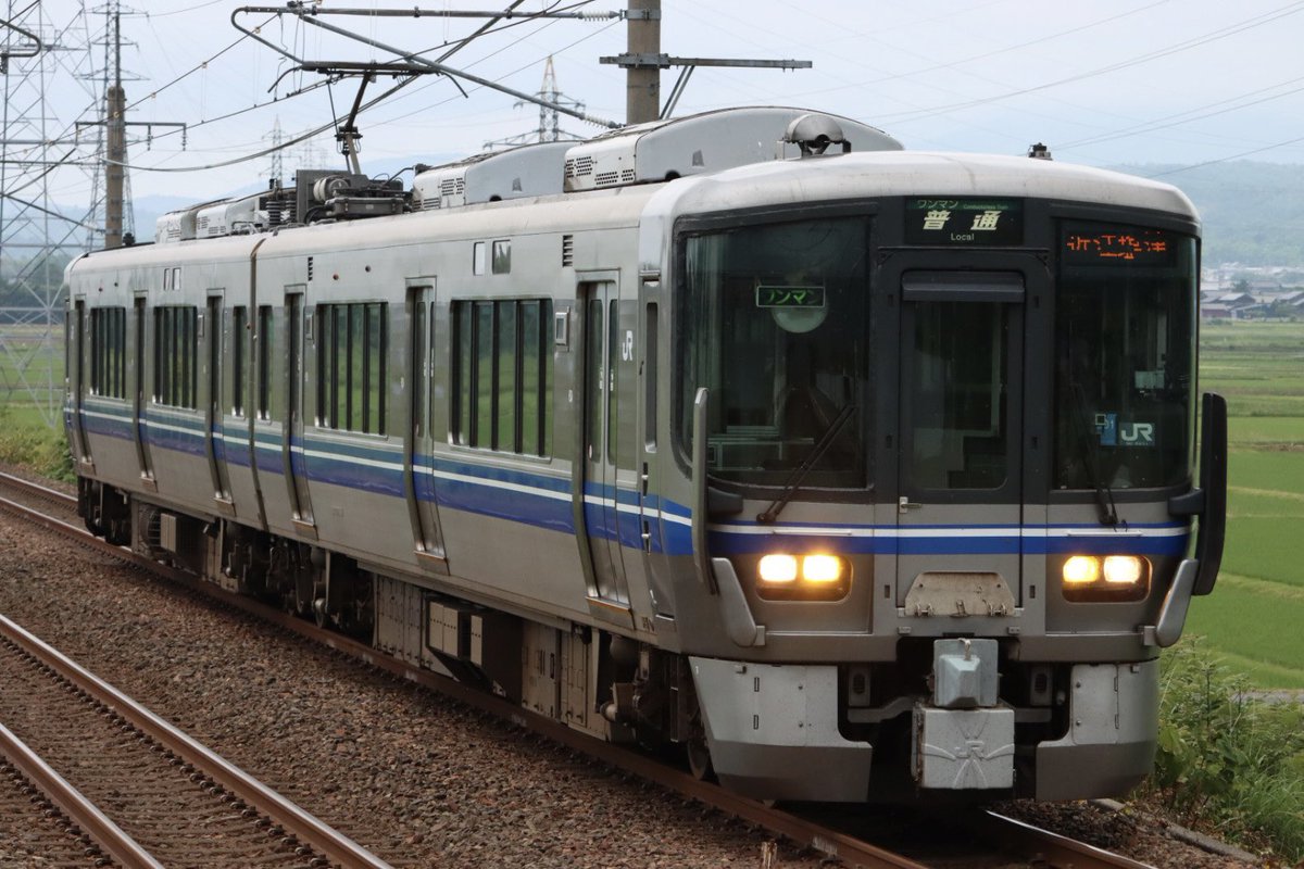 RyousTaka's tweet photo. 先週の収穫です。

3097レ(EF510-20)

4081レ(EF510-503)

4839M、4841M(521系E01編成)

近江中庄駅にて。 https://t.co/GJ67gbSjpb
