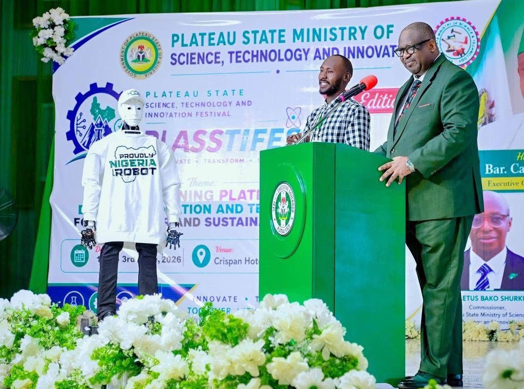 hrishub_'s tweet photo. A defining moment unfolds as Mr. Hope Robot recognizes and welcomes His Excellency Caleb Mutfwang, paving the way for the Governor to experience our innovation firsthand. 

Watch this space for more.💃🏻💃🏻💃🏻
#NIPSS#HRISHUB#HRISCARE!!! https://t.co/N7zaGwea7s