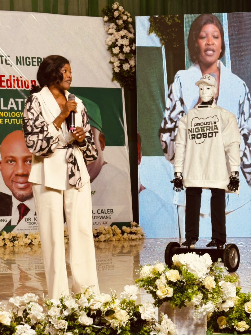 hrishub_'s tweet photo. A defining moment unfolds as Mr. Hope Robot recognizes and welcomes His Excellency Caleb Mutfwang, paving the way for the Governor to experience our innovation firsthand. 

Watch this space for more.💃🏻💃🏻💃🏻
#NIPSS#HRISHUB#HRISCARE!!! https://t.co/N7zaGwea7s