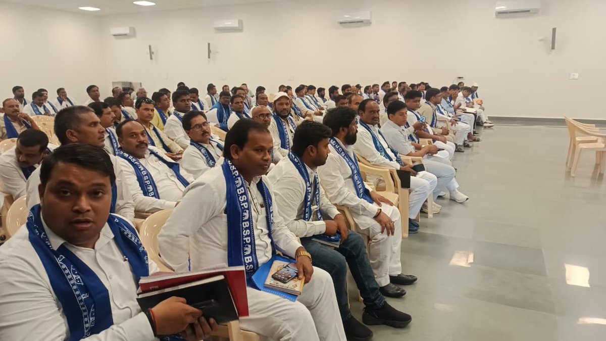 PalVishwnathbsp's tweet photo. आज दिनांक 10-06-2026 को आदरणीय बहन कुमारी मायावती जी के निर्देशानुसार बहुजन समाज पार्टी के प्रदेश कार्यालय,12 मॉल एवेन्यू लखनऊ में पिछड़ा वर्ग भाईचारा कमेटी की मासिक समीक्षा बैठक संपन्न हुई जिसमें शामिल हुआ।
#जयभीम #BSP 
#लखनऊ #bsp4up
#भाईचारा_कमेटी_बसपा https://t.co/15ajbJJ0Tf