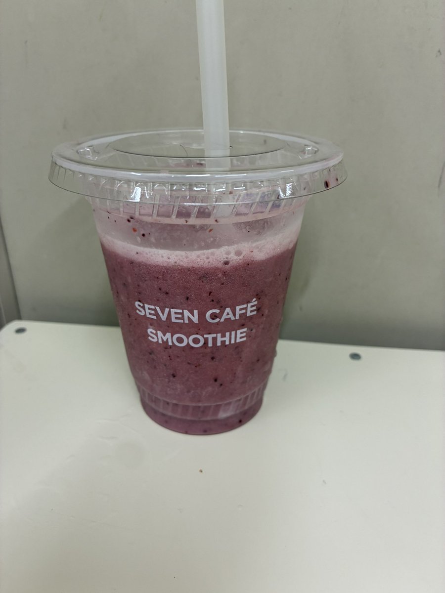 KpEuz's tweet photo. こんばんすむーじー。
スムージーは2杯目が一番美味しいと言われているが、1杯目からこの切れ味。
2杯目が楽しみだ。
おかわり。 https://t.co/99QZOOLK74