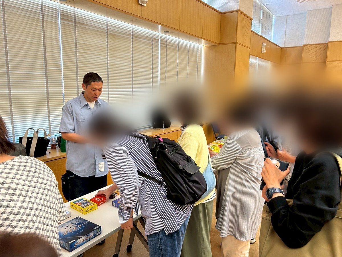 burekekegames's tweet photo. ぶれけけゲームズは、
愛知県内を拠点に、
ファミリーゲームを
日本のこどもたちを取り巻く環境に届けるための活動をしています。

本日は、放課後児童支援員のみなさんにその魅力と導入後の活用方法についてお伝えしてきました🫡✨

今週末ボドコレのチラシもちゃっかり配布してきました👍 https://t.co/A2NCylvsEC