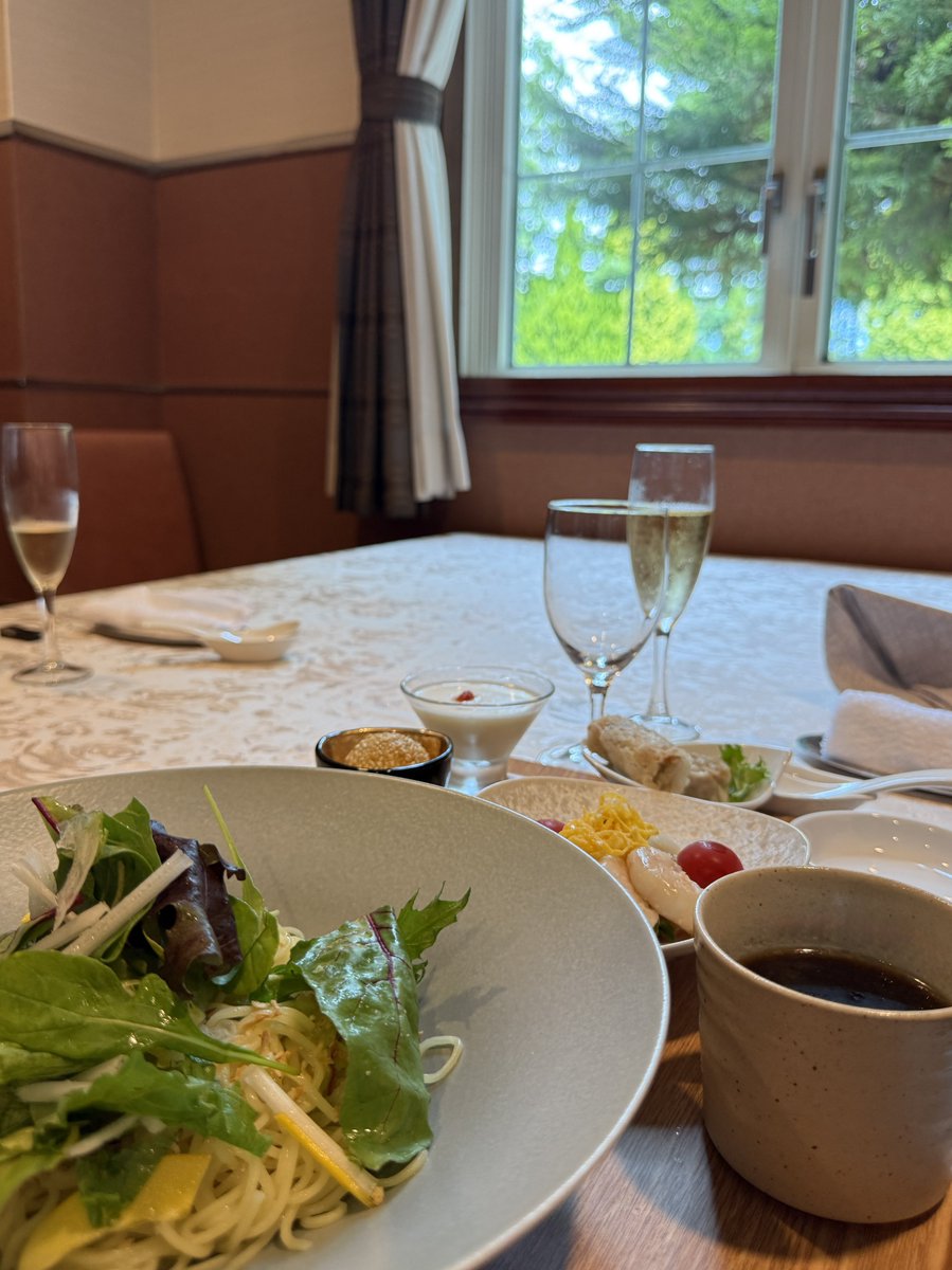 MTN_BASS's tweet photo. 🥂〜💫 https://t.co/Z6JqP35mzu