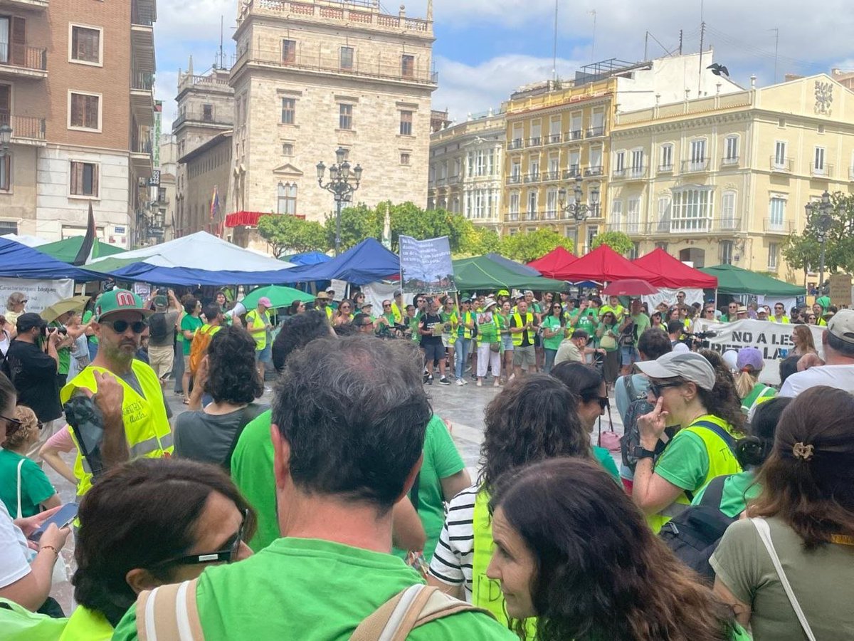 CNT_Valencia's tweet photo. ‼️CONSULTA SOBRE L’ÚLTIMA PROPOSTA DE CONSELLERIA D'EDUCACIÓ I LES MOBILITZACIONS, 9 de juny de 2026

Va de bo!

Vota amb criteri➡️Llig la nova proposta d'acord completa i iniciar el procés de votació en aquest enllaç🔗→ https://t.co/sULiV8ckIa

Un docent, un vot

#VagaEducació https://t.co/qDMPohmALe