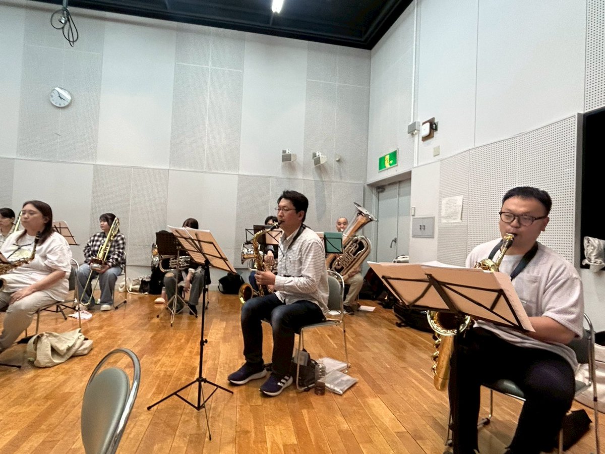 tetto_wind's tweet photo. 日曜の合奏は、前回に引き続き定期演奏会の曲を細かく練習💪（むむ難しい…）

演奏会は9月26日(土)、所沢ミューズにて開催します！
ぜひお越しください！

Tettoでは引き続き団員募集中です。
演奏会直前となるため、6月末で見学受付は一時停止させていただきます。
お気軽にお早めに！

#三角帽子 https://t.co/GCvzjw34QR