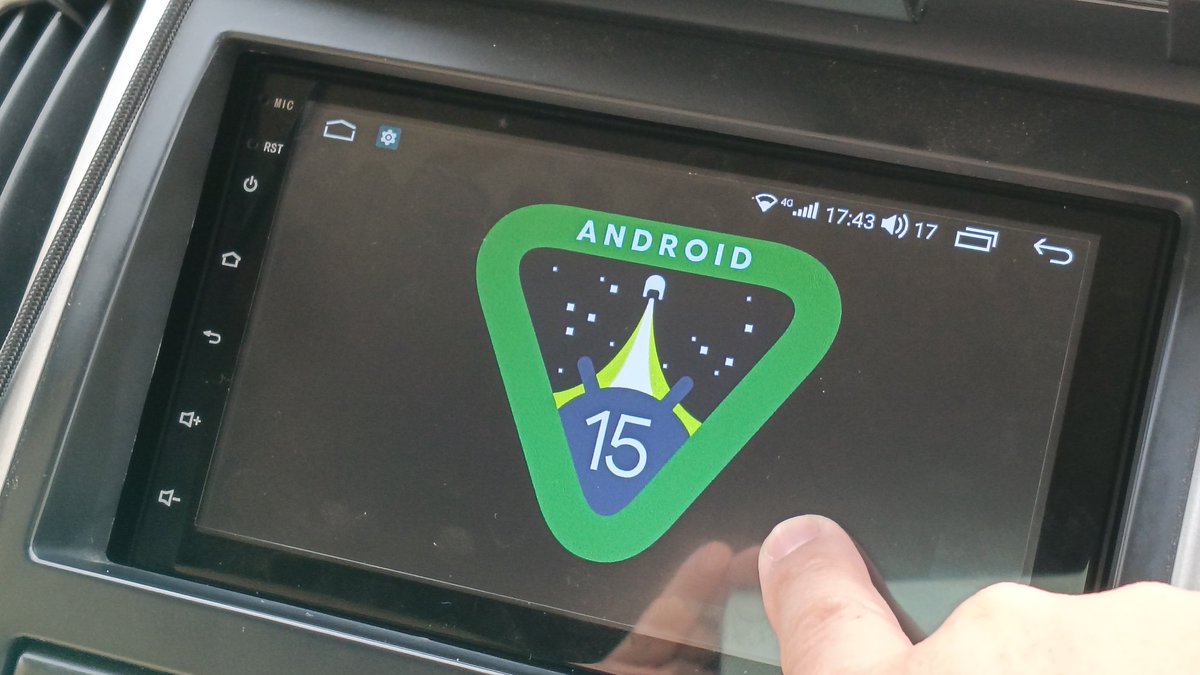 project_eup's tweet photo. この前交換した中華ナビ、Androidのヴァージョンが15だったので、ホンマかいなと確認。Fake Device Testでは10と診断。AIDA64は起動せず。イースターエッグは15と表示されたものの、長押ししてもアニメーションは出てこず。クロですな（笑）。 https://t.co/16zGykNEtJ