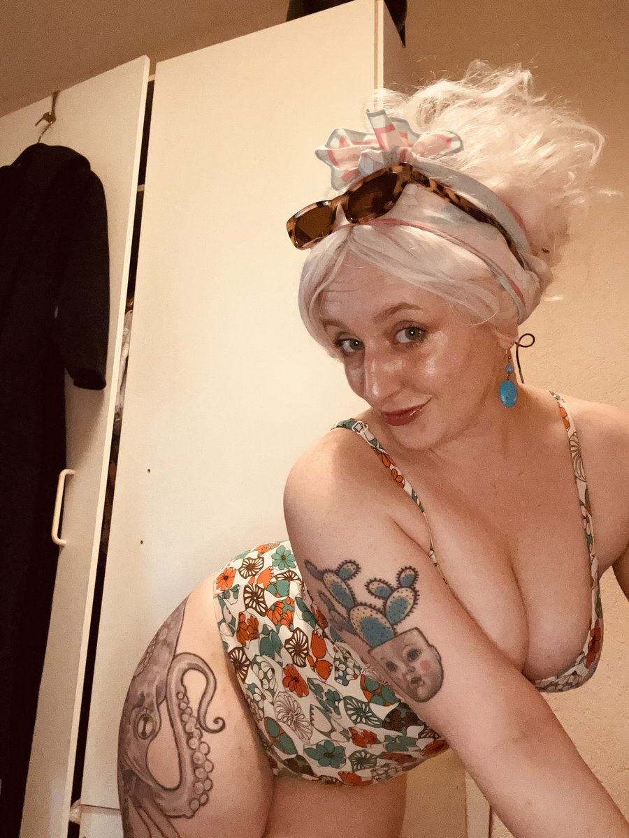 PDrawsalot's tweet photo. The 60s video  have going on today 🤤🤤🤤
#vintage #swimsuit #camgirl #sospoilt #naturalass #naturalbust #slut https://t.co/EfHrqv218u