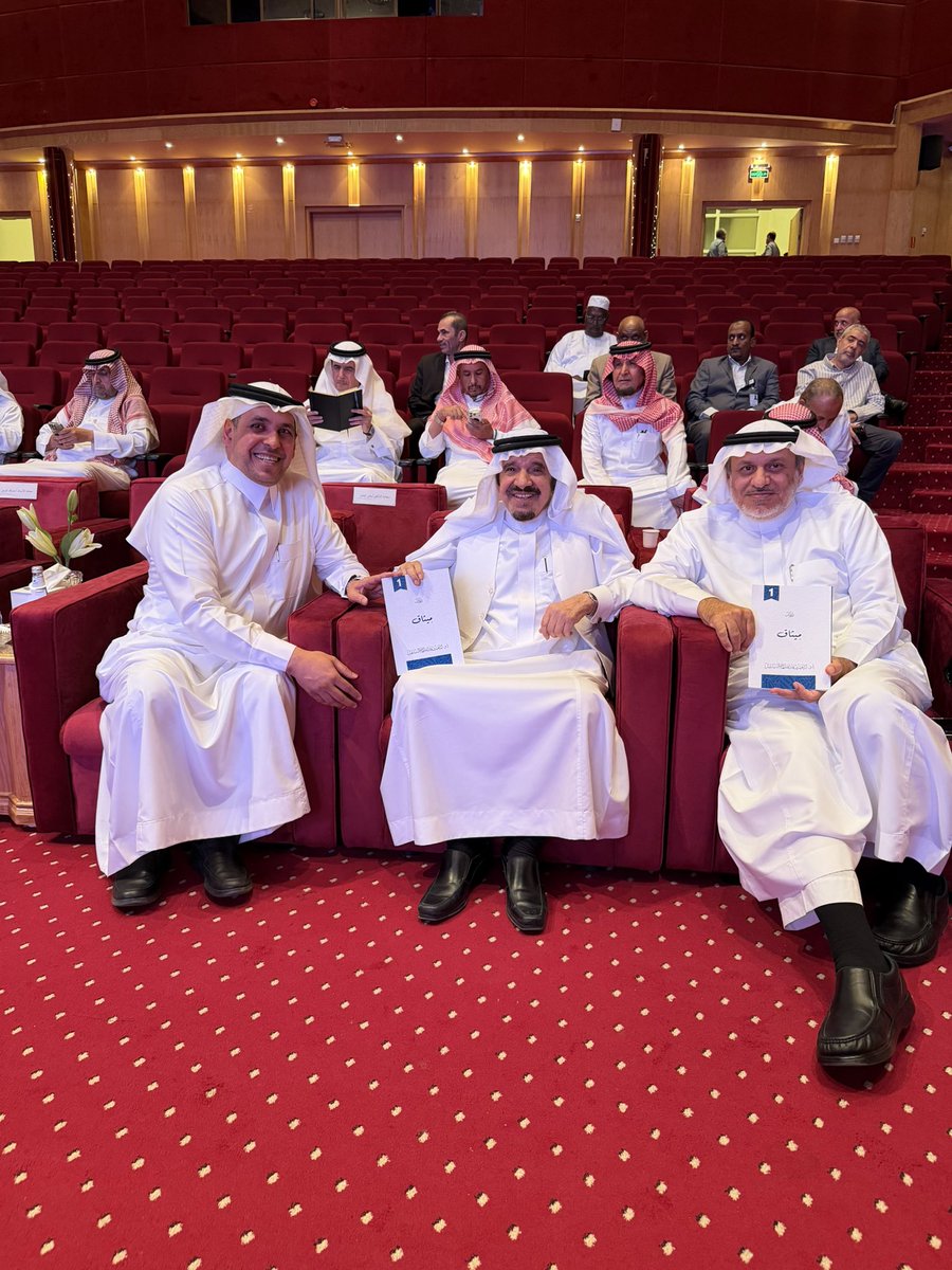 DrIbrahimG's tweet photo. بين القمرين سعادة أستاذي النبيل أ.حمد القاضي 
@halkadi 
و سعادة م. زياد الدريس 
@ZiadAldrees 
شكرا لقامتيكما قبول ديواني الشعري الأول #ديوان_ميثاق 

شكرا لمناسبة قراءة كتاب سعادة أ.د.عزيزة المانع:
عند الرهان تُعرف السوابق
الأميرة نورة بنت محمد بن سعود بن عبدالرحمن آل سعود https://t.co/Q7abx8oRsx