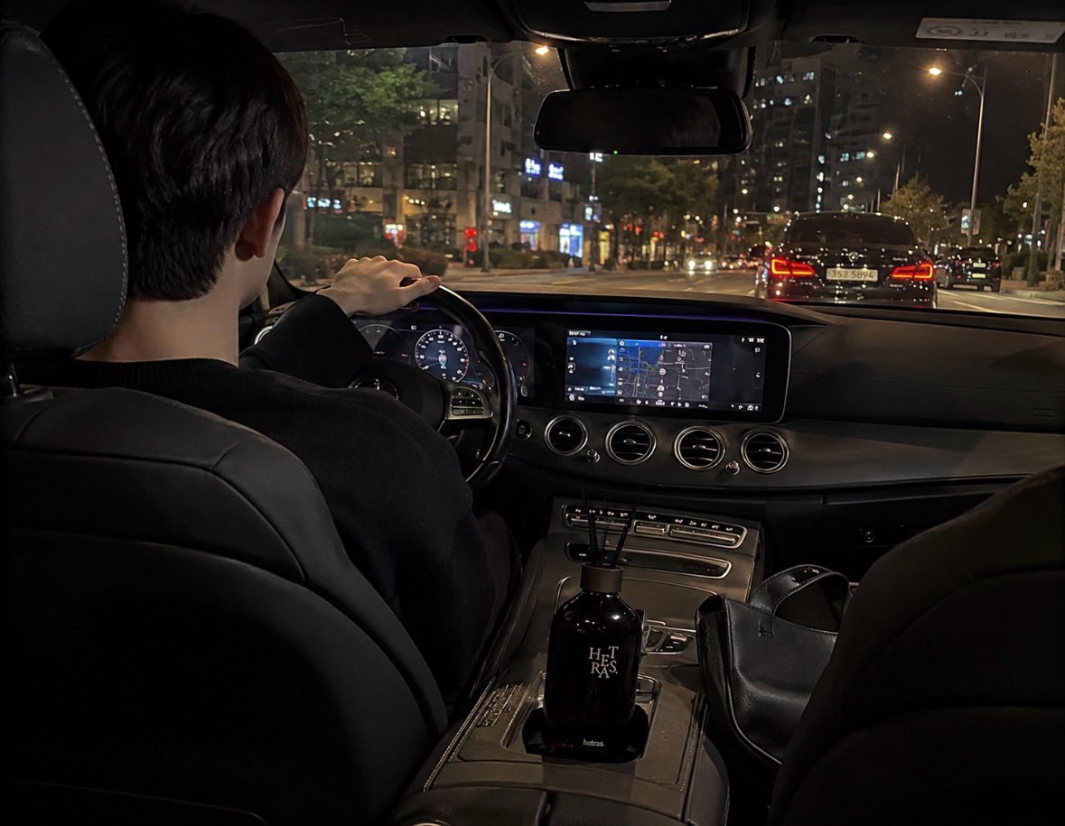 kotori_beauty's tweet photo. 江南イケメンオッパの
車とバッグから高確率でこれ出てくる。

これはリアルタイムで韓国でも流行ってる。 https://t.co/bTN8Ns7tDM