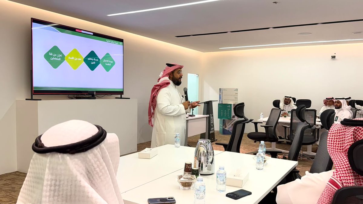 zmzm290's tweet photo. سعيًا لترسيخ السلوك المهني القائم على المسؤولية والشفافية وتعزيز بيئة عمل قائمة على النزاهة.
نظمنا ورشة عمل حضورية بعنوان: “الرقابة الذاتية (مفهومها، أهميتها، قيمها)”، بالتعاون مع هيئة الرقابة ومكافحة الفساد (نزاهة). https://t.co/Ojjl0dvCM2