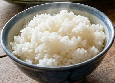 ONRYOUonsen's tweet photo. 🧓「美味しいのに捨てられる魚をもらってきてお味噌汁にしたよ」

　　　魚の味噌汁はオカズに？

なる😆　　　　　　　　ならない😨 https://t.co/9Sj66sboFZ