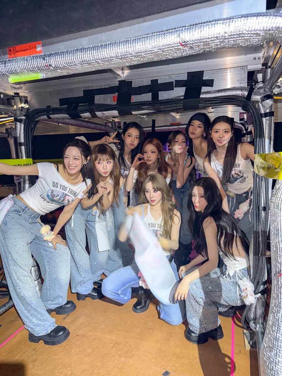 uomro11's tweet photo. 아이오아이  ㅈㄴ가족이지.. https://t.co/uMcetvjOTT