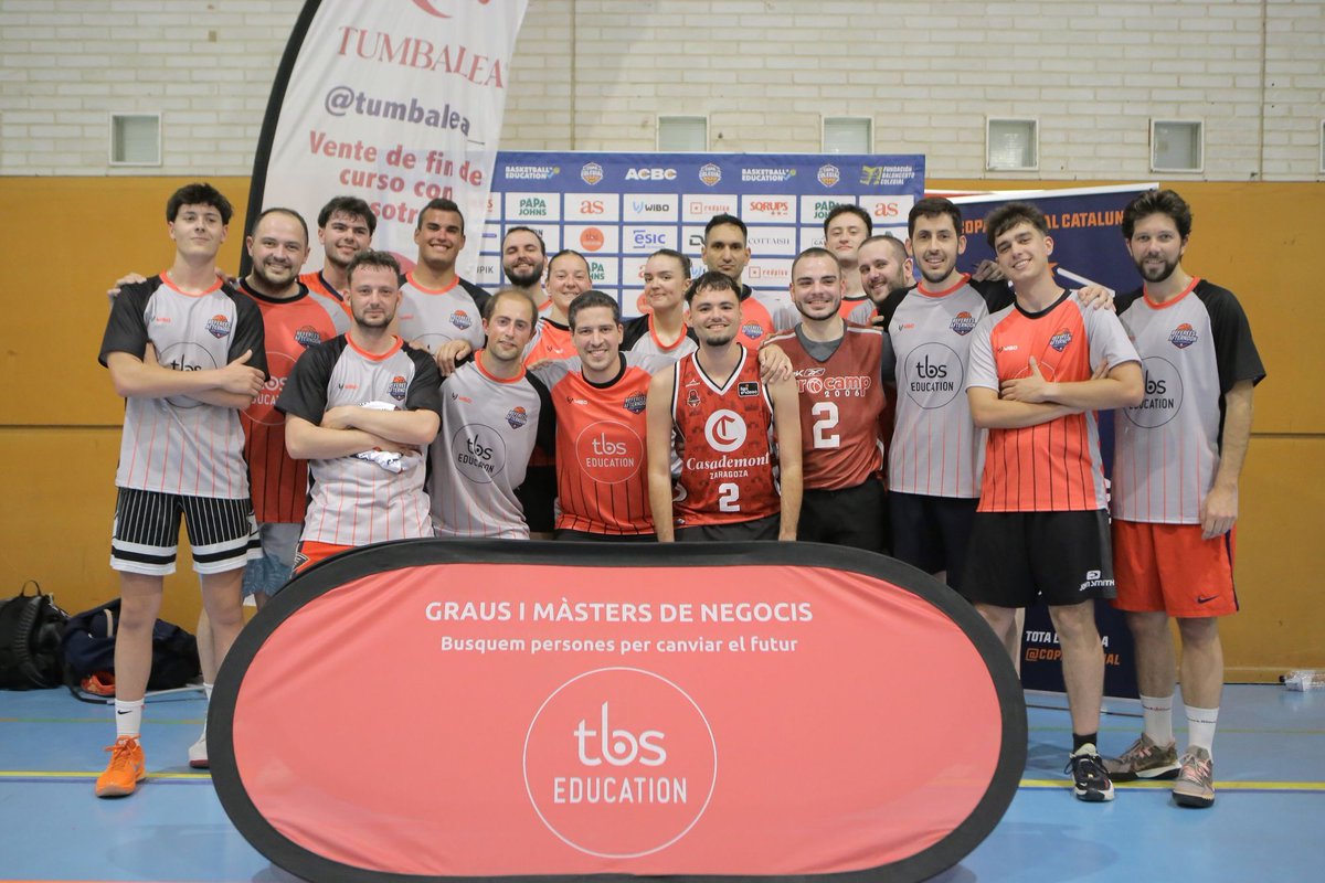 CopaColegial's tweet photo. 😅🏀 ¿Te enteraste?

Ni los jugadores. Ni los entrenadores. Esta vez los protagonistas fueron los árbitros en el Ref's Noon de @CopaColegialCat.

¿Qué pasó? Descúbrelo👇

https://t.co/aMfPKJGrq5

#20AñosDeLocuraColegial https://t.co/W34CONW1rd