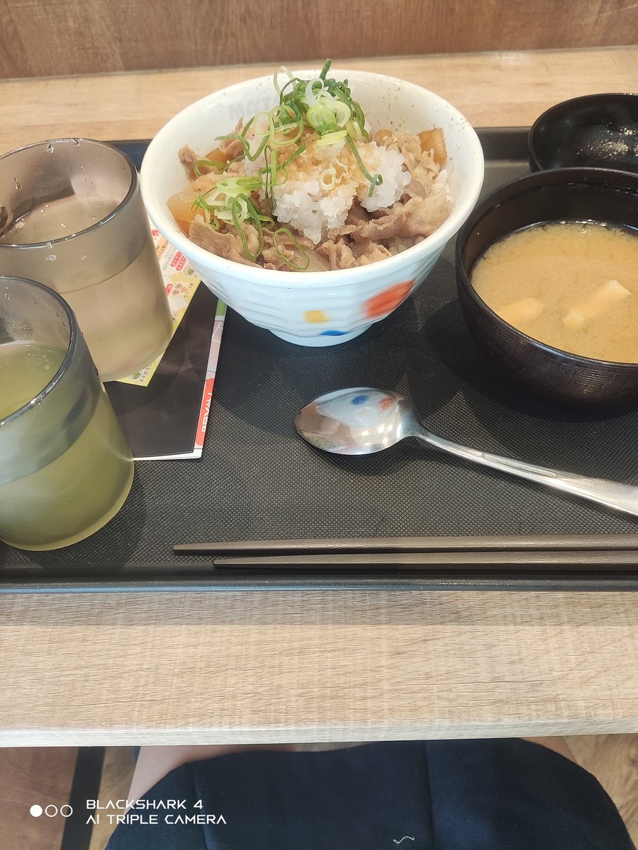 Neuro0305's tweet photo. #なか卯 #松屋 美味しかったーっ！！
体重ここらへんで先ず安定させたい☆
ぁとやっとボクん家のWiFiネット回線
修繕されたー！！テレビ観れる👀🌟🌠 https://t.co/xeoaqHCG87