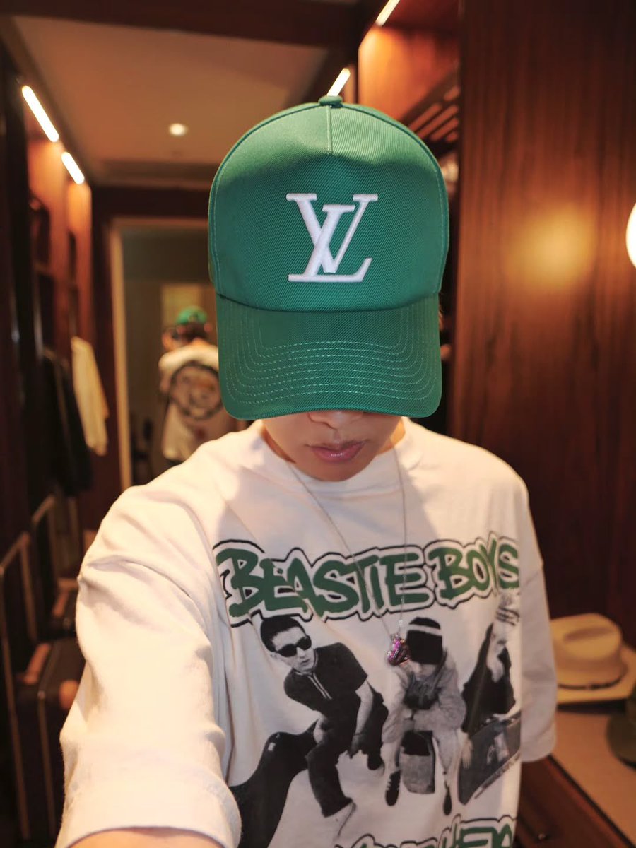 _BTSMoments's tweet photo. [📸 Instagram Post — #Jhope] (3/5)

🐿 Tour fit.

(https://t.co/Y7R4svlO1D) https://t.co/BkROQkDyII