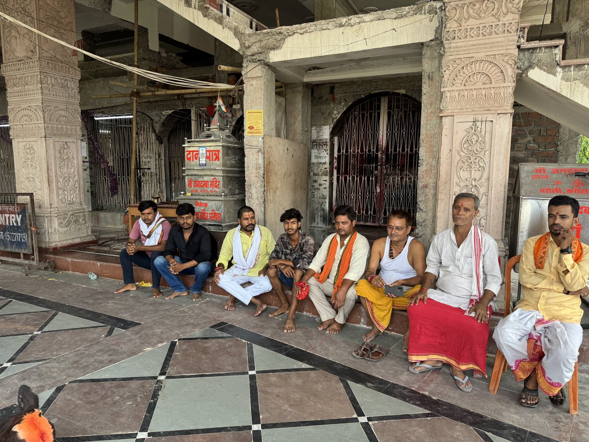 Puttu943's tweet photo. भारत के इतिहास में सबसे लंबे समय (4399 दिन)तक निर्वाचित PM बनने का गौरव प्राप्त करने वाले देश के यशस्वी प्रधानमंत्री आ. @narendramodi जी के दीर्घायु,उत्तम स्वास्थ्य व राष्ट्र के विकास की कामना हेतु जगदंबा मंदिर में सामूहिक हनुमान चालीसा पाठ,पूजन,आरती का आयोजन किया 
@blsanthosh https://t.co/QgxWBfZhtz