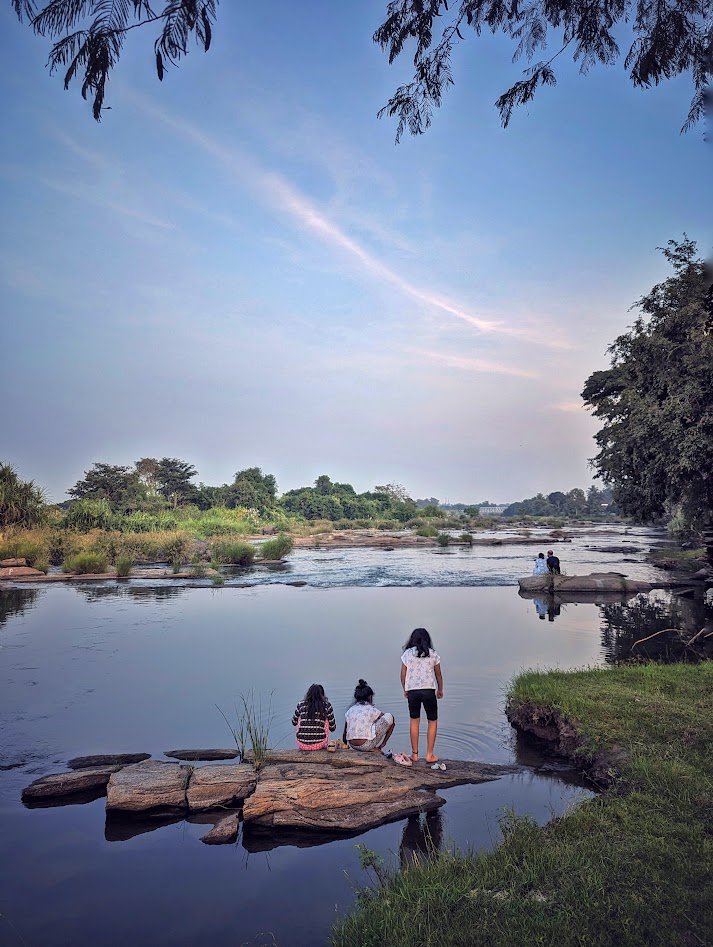 suchiswriting's tweet photo. This weekend, by the Cauvery https://t.co/hd0NAw1tp9