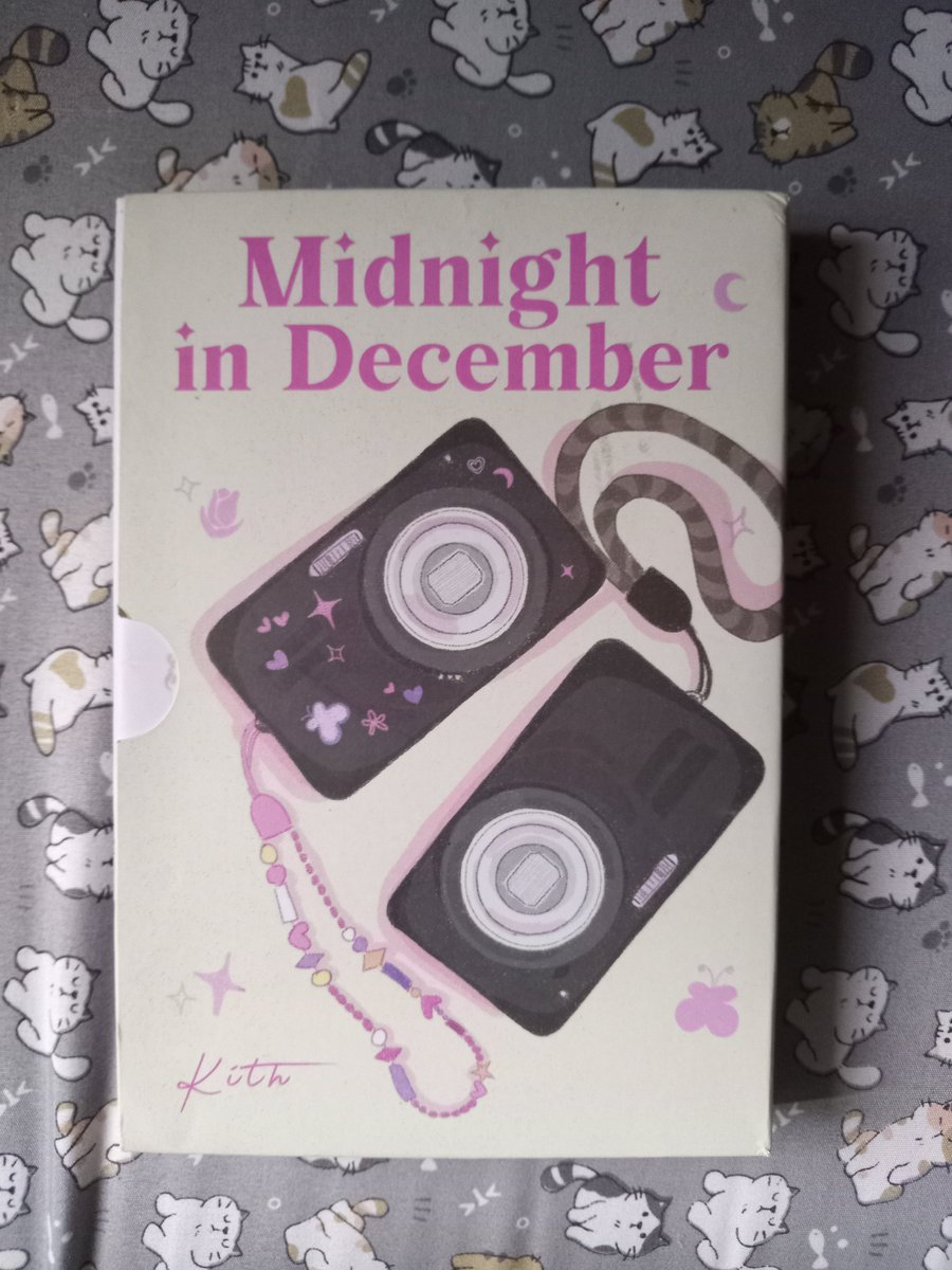 itsyourchaa__'s tweet photo. #wts novel preloved✨️
hollaaaa aku mau jual novel-novel aku, lemariku penuh hiksss😭
semuanya masih dalam keadaan mulus yapsss

1. Midnight in December
2. Little Women by Louisa May Alcot (naskah Bahasa Inggris)
3. Bu, Anakmu ini Tidak Baik-Baik Saja
4. Midnight Diaries

next- https://t.co/S8GF6vrkIf