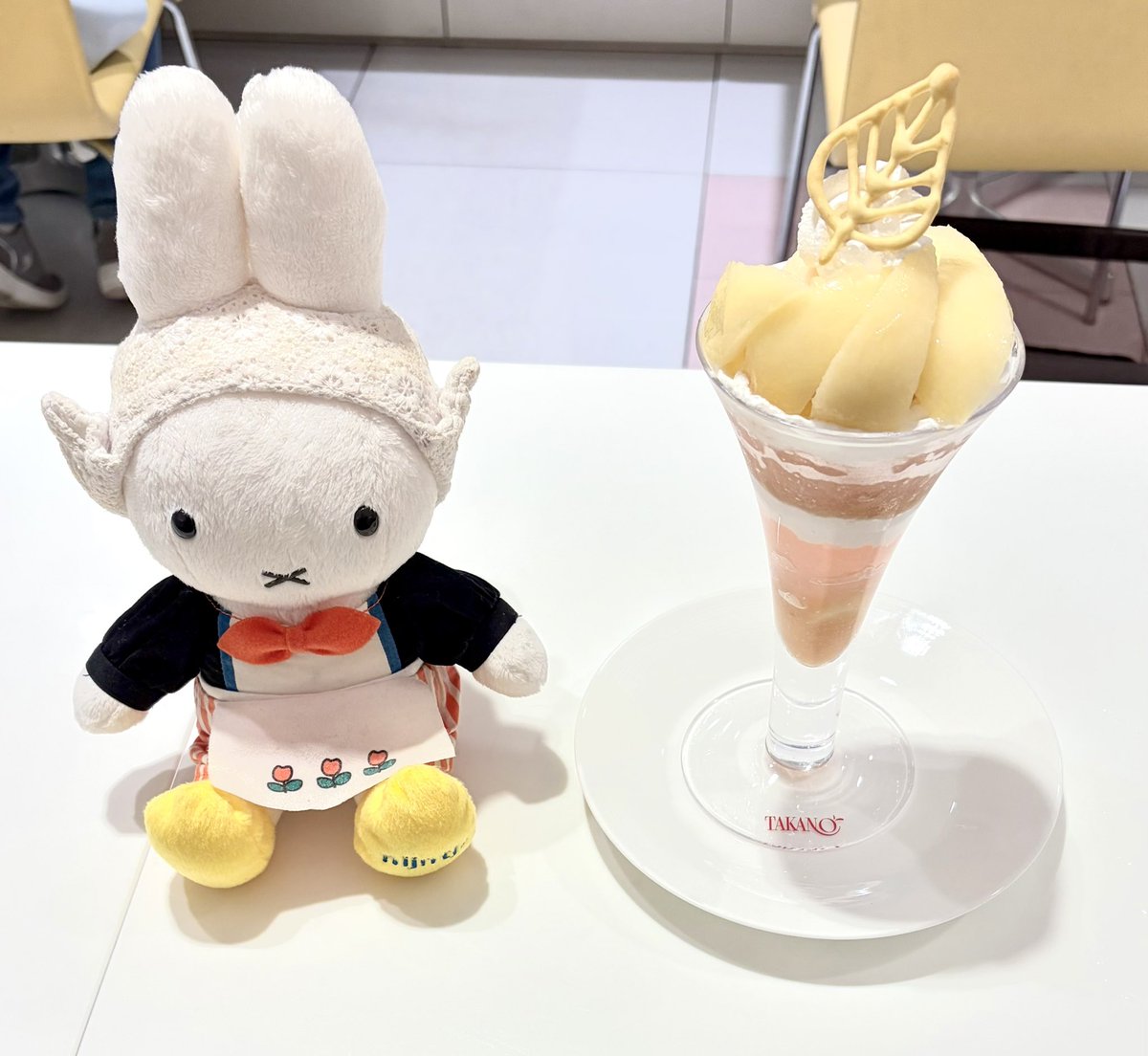 usacoccomarma's tweet photo. 桃のパフェも食べました❣️ https://t.co/XaKfPpfpYM