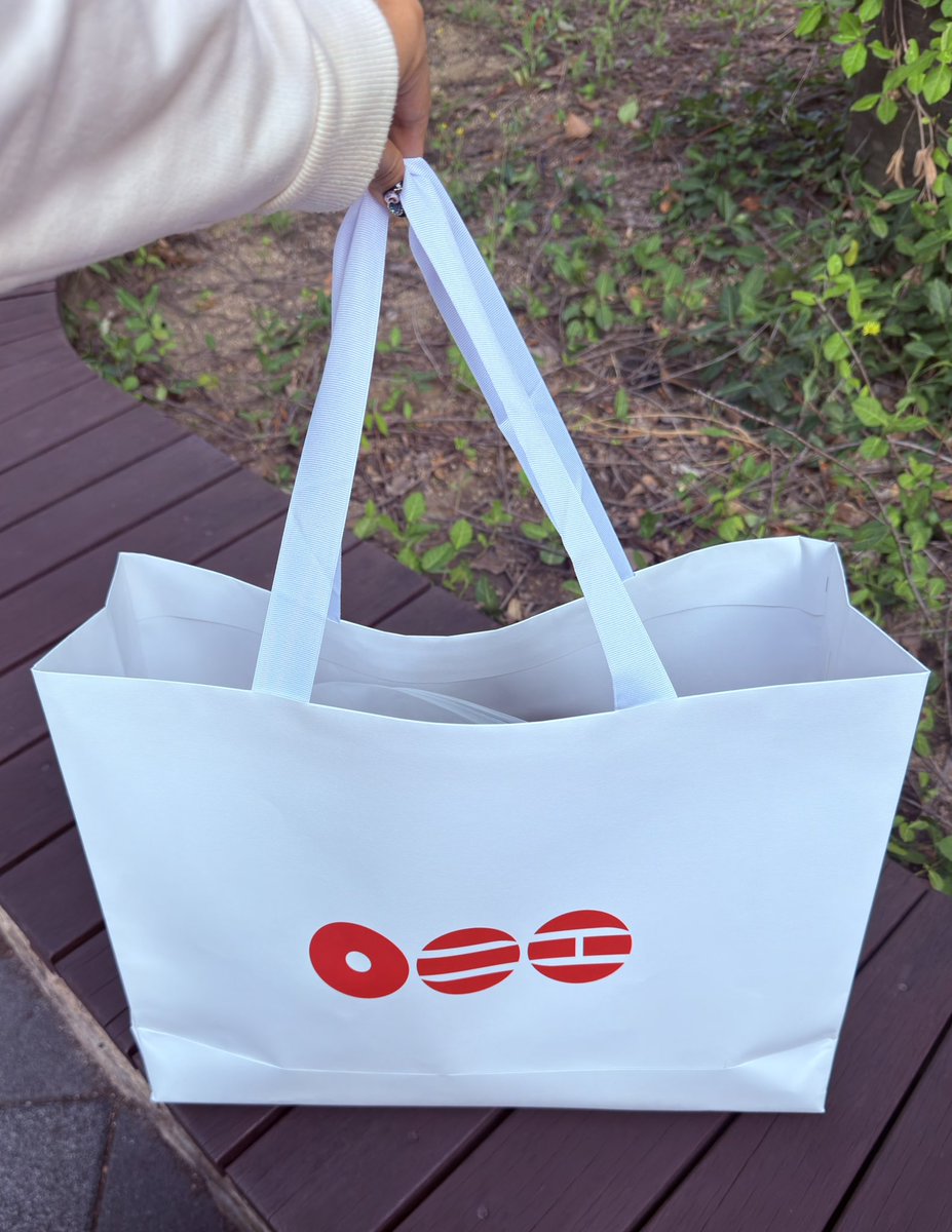 meanyoongi0309's tweet photo. HYBE Yongsan Pop-up store Pasabuy done ✅ Bukas uli in Busan #myg0309proof https://t.co/ayhAsIOOAn