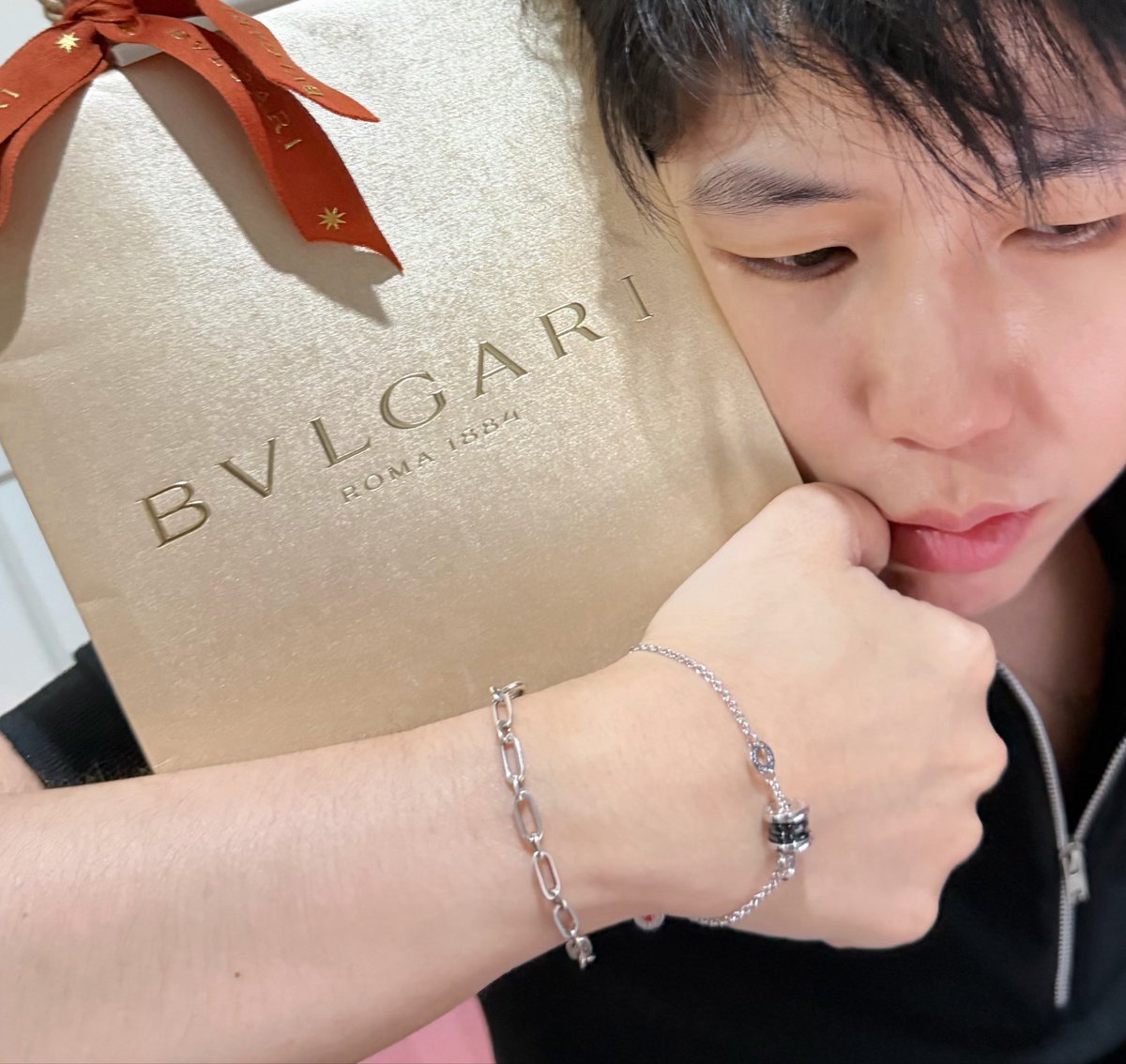 kdevworld's tweet photo. แฟนชอบน้องออม น้องออมใส่ BVLGARI ชั้นก็เอ็นดูน้องออม และชั้นก็รักหมาน้อยของชั้นมาก 

เพราะงั้นแฮปปี้เบิดเดย์ครั้งที่ 8 คับ มายบิบี๋ บู่บู๋ 𐔌՞꜆. ̫.꜀՞𐦯 🎂🍅🐶 เจ้าหมาน้อยของเค้า เค้ารักพี่บี๋ที่สุดตลอดไปเลย

@mitunanut 🪽💖 รวย ๆ เฮง ๆ น้า https://t.co/PeMpWUnKAD