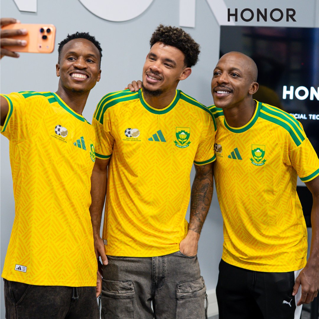HonorAfrica's tweet photo. Vukaani Chommies! 🔥

The wait is almost over. Tomorrow, it officially begins. ⚽

The HONOR 600 Series is locked in 📱 – the official device behind Bafana Bafana. 🇿🇦

Good luck, boys. Make us proud. 🙌🔥

#HONOR600Series https://t.co/RGClHUGJTg