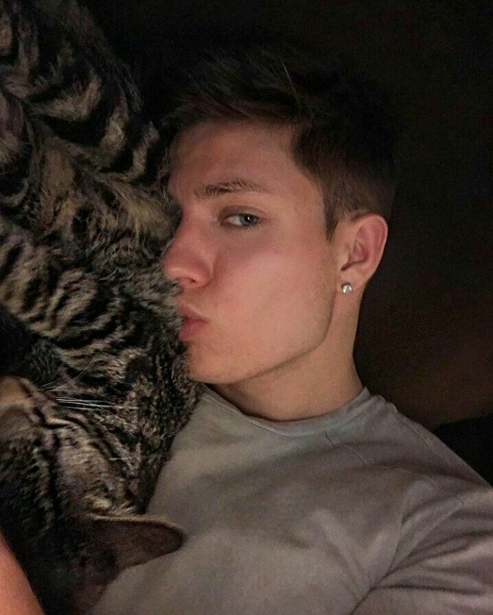 funkey699416's tweet photo. @KThomson62 @mattrife Message me privately ❤️ https://t.co/5iDcHAu5vQ
