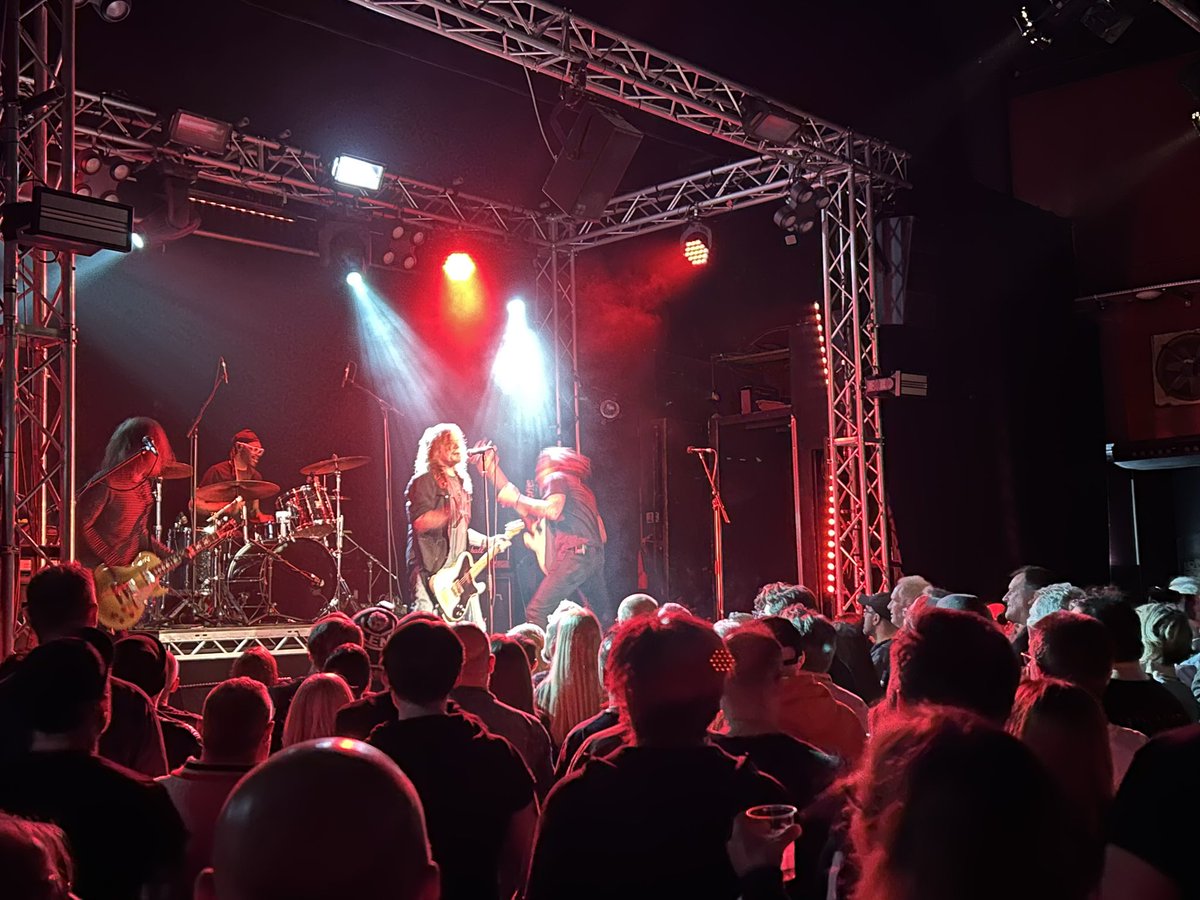 cultcouple's tweet photo. Brilliant early week gig last night #SoulAsylum #TheDome London 👍🎸🎶 https://t.co/s724qAGSFu