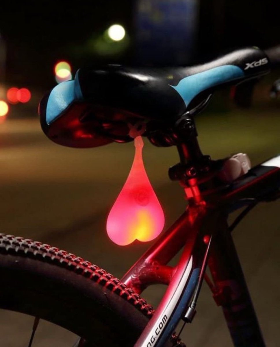 radioguayaquil7's tweet photo. ぶらぶら揺れる♪かわいいハート型の自転車テールライト https://t.co/j9etA6adbu