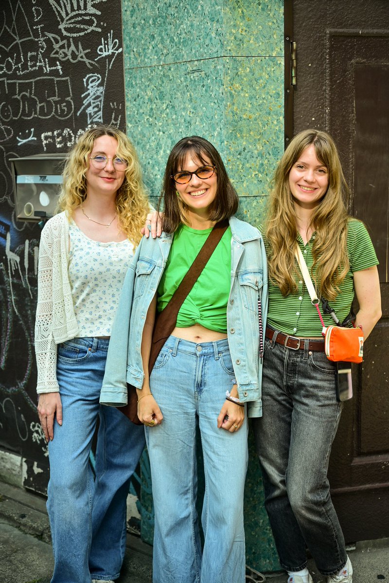 monkey0827's tweet photo. Koenji Street Edition 📸

フランス人🇫🇷の素敵な女性
3人がストリートスナップに応じて
くれました😆🙇‍♂️📸✨
終始楽しく撮影する事ができました😄🤝

素敵な時間をありがとうございました🙇‍♂️✨

#高円寺
#ポートレート
#ストリートスナップ
#写真好きな人繋がりたい
#streetphotography https://t.co/2uV4hjLKGE