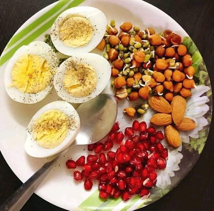 Lab_for_Men's tweet photo. Foods that support testosterone naturally:

• Eggs
• Pumpkin seeds
• Spinach
• Sardines
• Avocados
• Garlic

Your hormones depend on what you eat daily. https://t.co/ZauuERxZc9