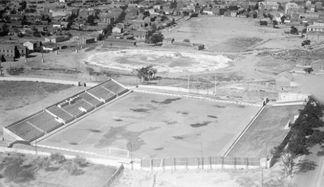 vallecasweb's tweet photo. HISTORIA | Vecinos y rayistas recuperarán, en un libro, la memoria del Estadio de #Vallecas como campo de concentración.
Un magnífico artículo de @caroerrezeta en @el_pais 👉 https://t.co/iMaOEw6S3g https://t.co/s9nRjvWD2e