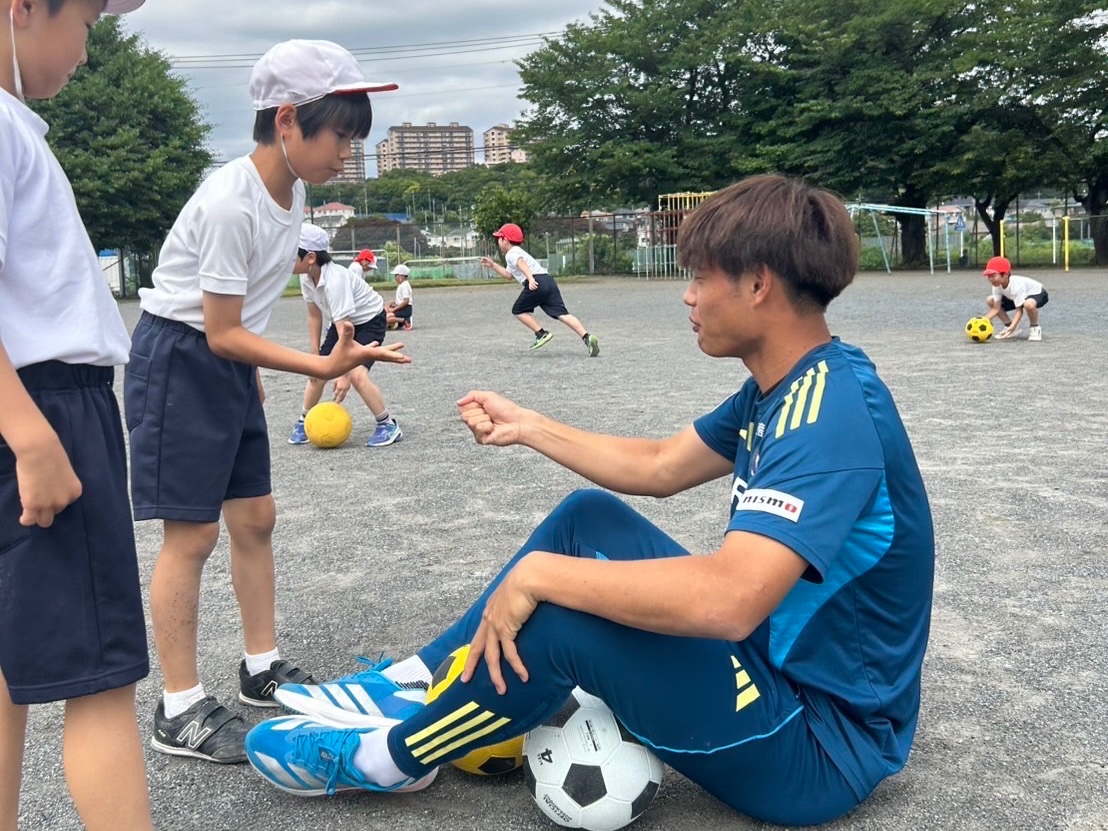 fmarinos_yyy's tweet photo. 🏫━サッカースペシャルキャラバン━⚽️

荏田小学校には
#井上太聖 選手と
#木村卓斗 選手が参加🔴⚪️🔵

人数集めゲームや
ボール集めゲームで大盛り上がり🙌🏻

選手もとても楽しそうでした✨

#fmarinos #都筑区 https://t.co/Kcvm1yu1u7